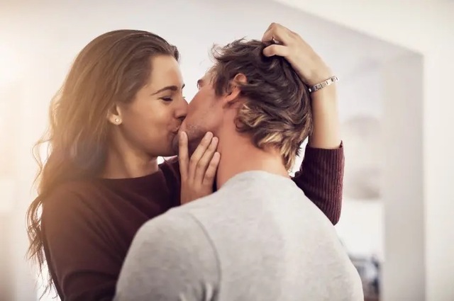 Mơ thấy đang hôn người yêu cũ Mơ thấy đang hôn người yêu cũ