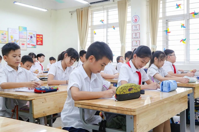 Giải đáp mơ thấy đi học đánh con gì